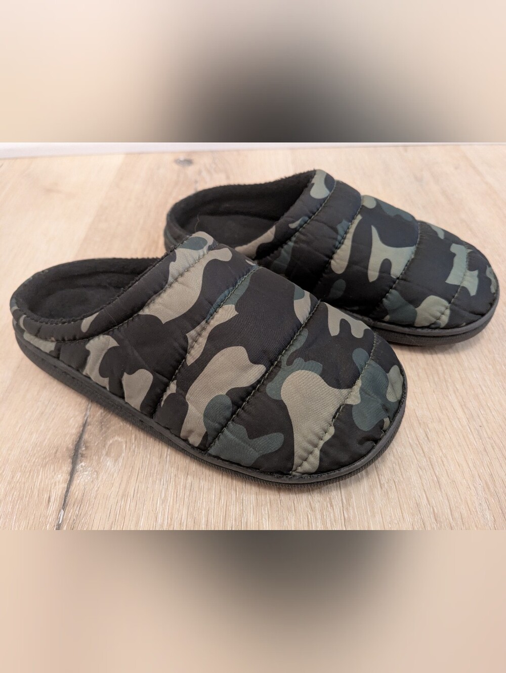 🪖 Boy's Camo Quilted Slip-On Slippers - Black/Green; Size: 1 / 2 (Little Boy)